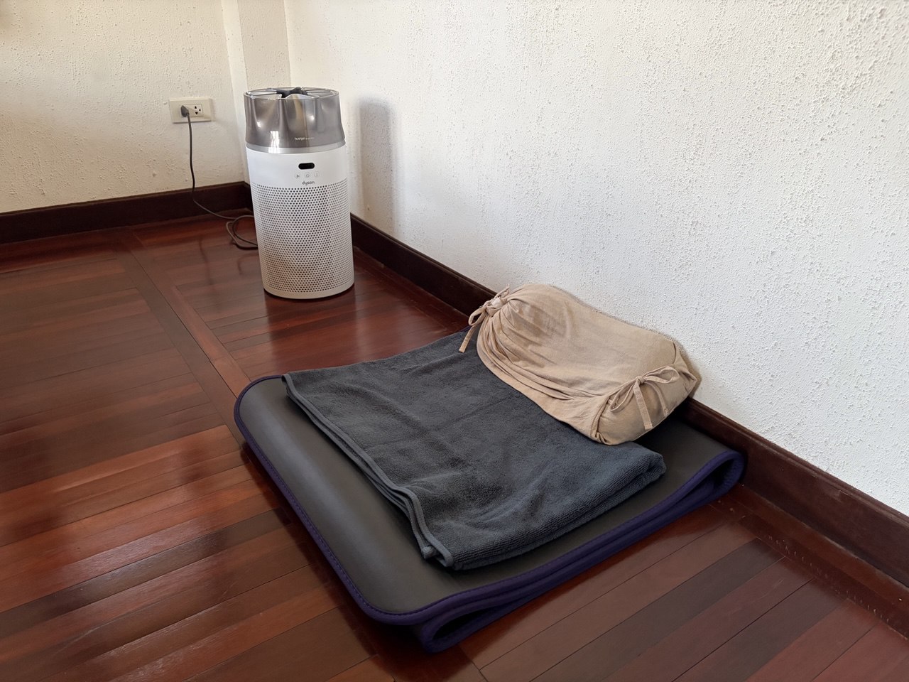 瞑想のセットアップ - ヨガマット、バスタオル、腰当てクッション